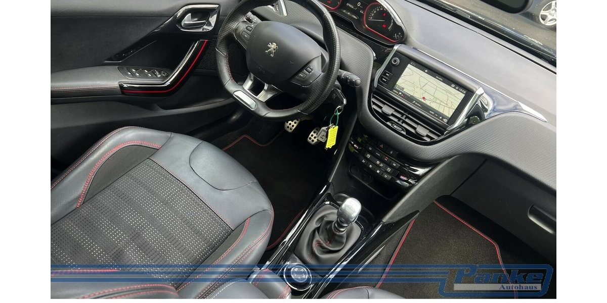 Peugeot 2008 1.2 PT 130 Allure*Pano*Navi*Leder*1-Hand* 79.035 km 11.990 &euro; Berlin 13187