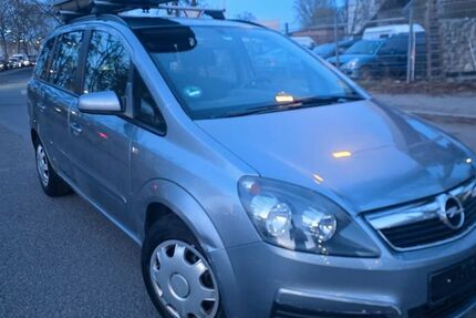 Opel Zafira 142.000 km 2.950 &euro; Berlin 13599