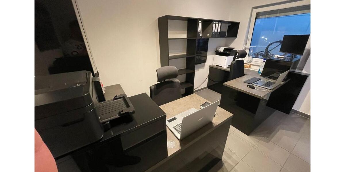 Gewerbefläche mit Büro zimmer