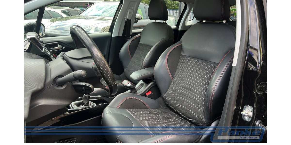 Peugeot 2008 1.2 PT 130 Allure*Pano*Navi*Leder*1-Hand* 79.035 km 11.990 &euro; Berlin 13187