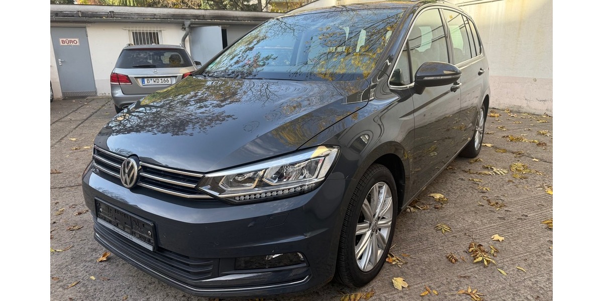VW Touran Highline Navi RFK AHK LED 1.Hand 60.451 km 19.999 &euro; Berlin 10247