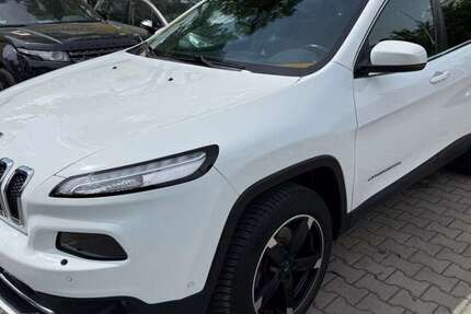 Jeep Cherokee 158.000 km 13.850 &euro; Berlin 13407