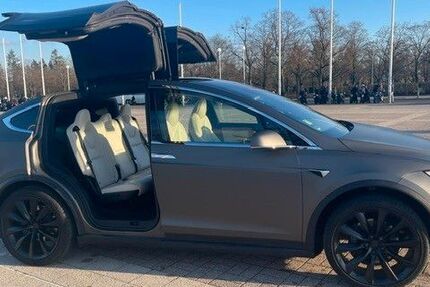 Tesla Model X 61.000 km 42.000 € Berlin 14050