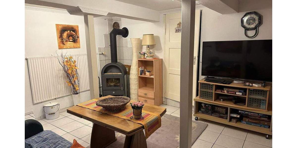 Großzügiges Einfamilienhaus (Mehrgenerationenhaus) in verkehrsberuhigter Seitenstraße 8 zimmer