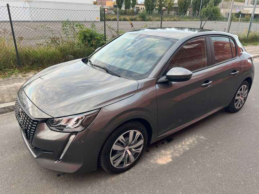 Peugeot 208 100.000 km 8.750 € Berlin 12057