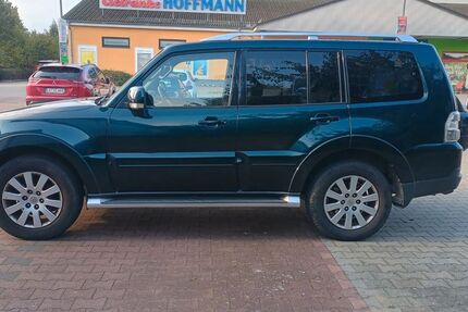 Mitsubishi Pajero 208.000 km 10.499 &euro; Berlin 12305