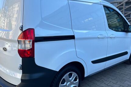 Ford Transit Courier 83.843 km 7.480 &euro; Berlin 13353