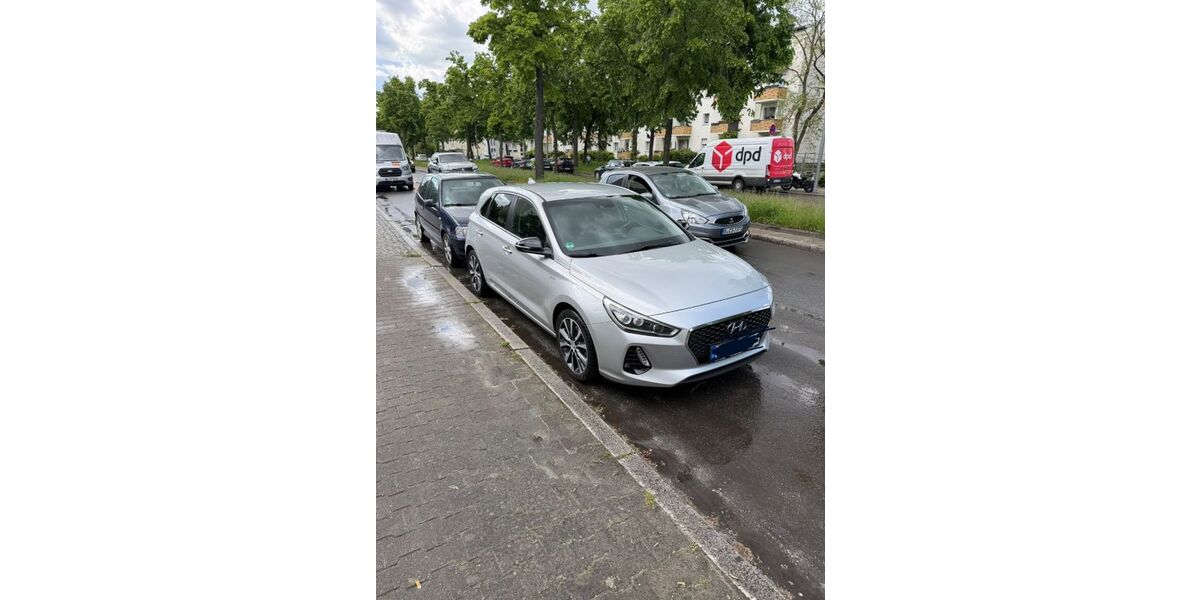 Hyundai i30 127.000 km 10.900 &euro; Berlin 13691
