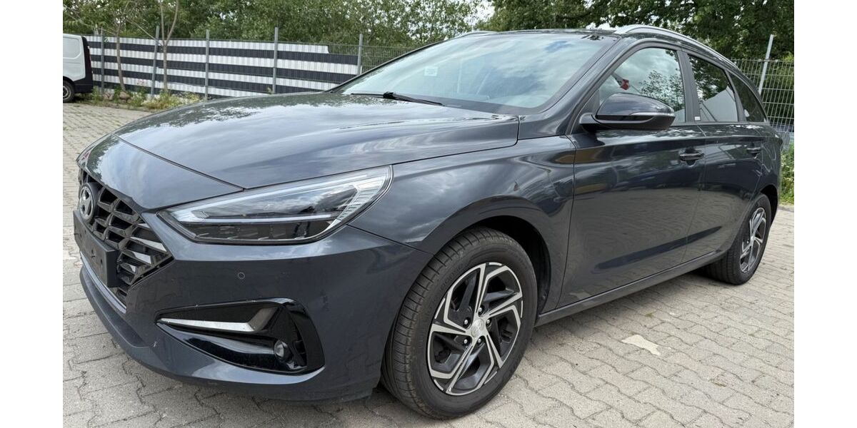 Hyundai i30 112.000 km 13.990 &euro; Berlin 13581