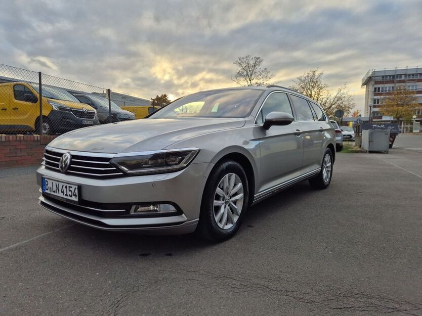 VW Passat 255.413 km 12.500 € Berlin 12103