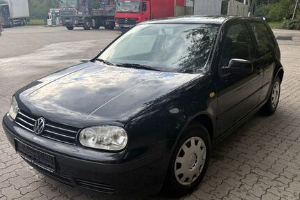 VW Golf 129.000 km 2.690 &euro; Berlin 13127
