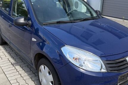 Dacia Sandero 128.000 km 4.500 &euro; Berlin 12681
