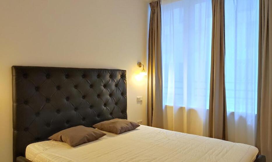 Luxus im Zentrum: ruhige Wohnung mit Pool, Sauna und Gym zimmer