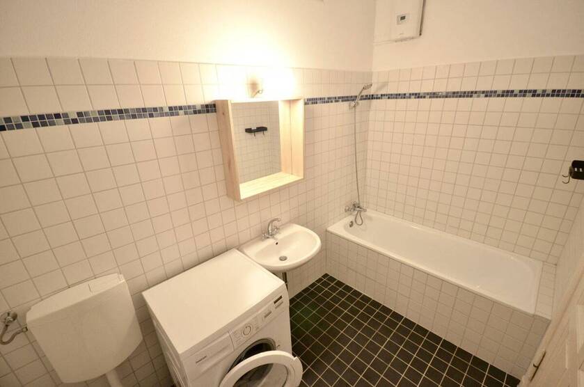 ?? Altbau Studio am Bayrischen Platz - Charmante 1 Zimmer Wohnung mit hohen Decken