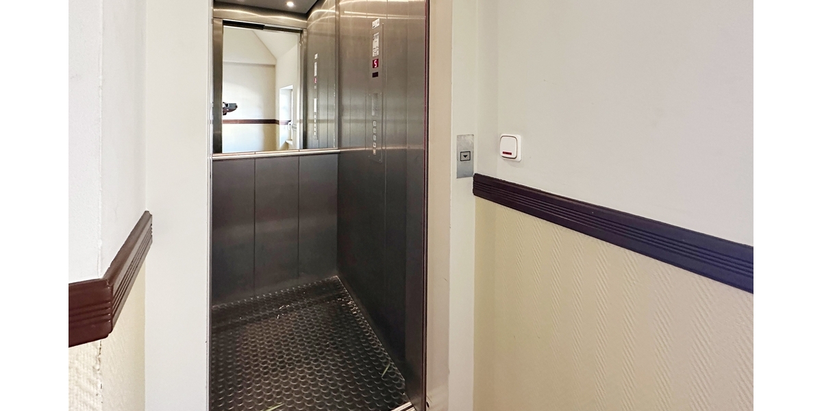 Dachgeschoss-Maisonette - hell, ruhig mit Balkon, Terrasse und Aufzug - Dachgeschoßwohnung Berlin Prenzlauer Berg | Angebot:25366987