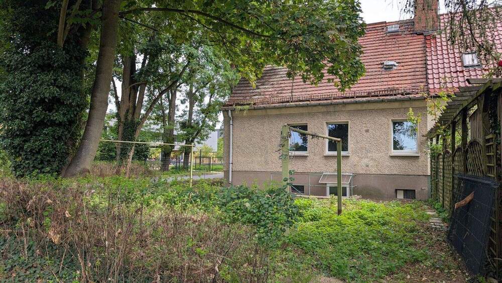 Sanierungsobjekt - 6-Zimmer-Doppelhaushälfte in Bornim 6 zimmer