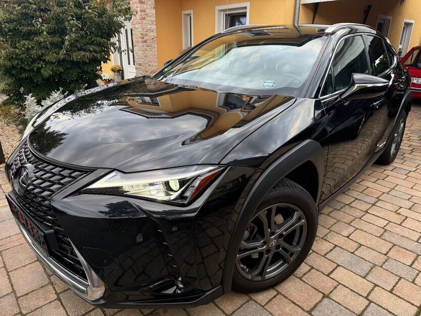 Lexus UX 39.000 km 27.499 € Falkensee 14612