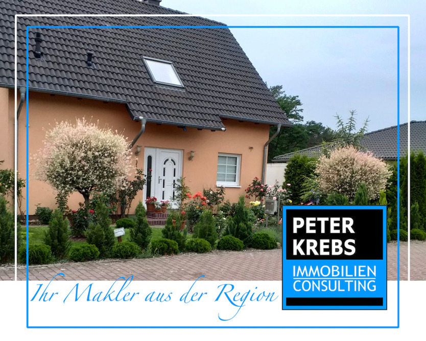 Einfamilienhaus mit Garage, Carport und Pool