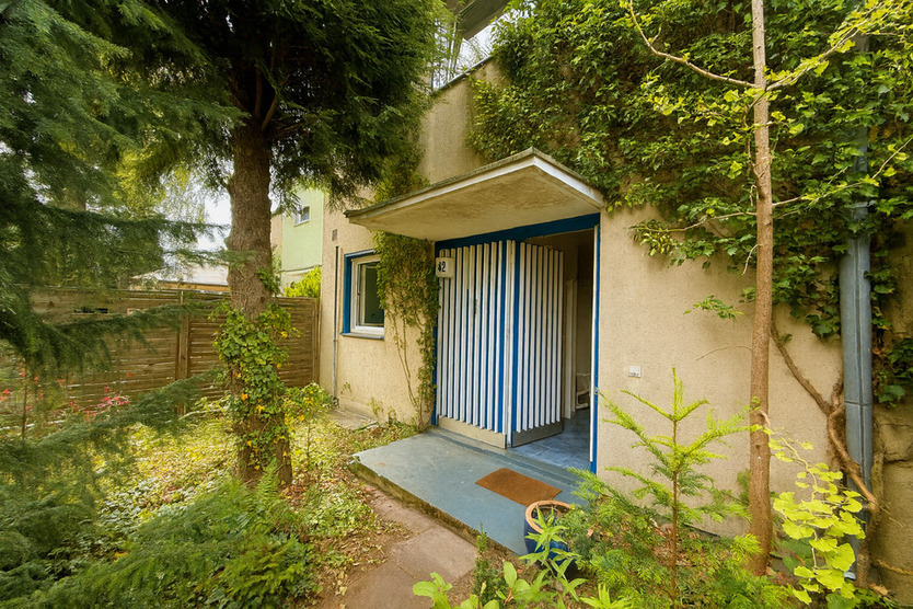 Familienidyll in Berlin-Lichtenrade: Reihenendhaus mit großem Garten & Sanierungspotenzial