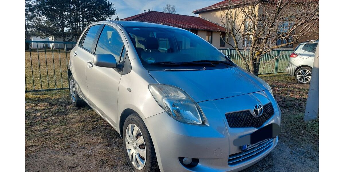 Toyota Yaris 96.000 km 4.950 &euro; Berlin 12683