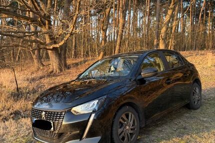 Peugeot 208 64.000 km 10.900 &euro; Potsdam 14478