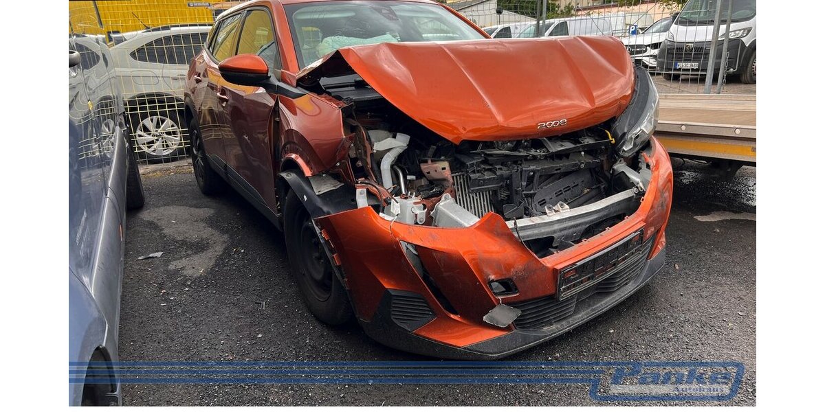 Peugeot 2008 1.2 PureTech 100 Active Pack*Unfall* 21.200 km 6.380 € Berlin 13187