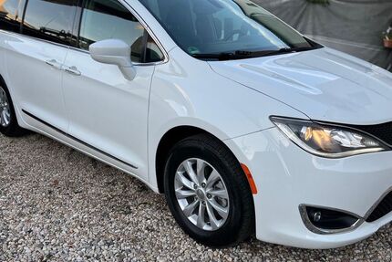 Chrysler Pacifica 69.000 km 24.999 € Berlin 13599