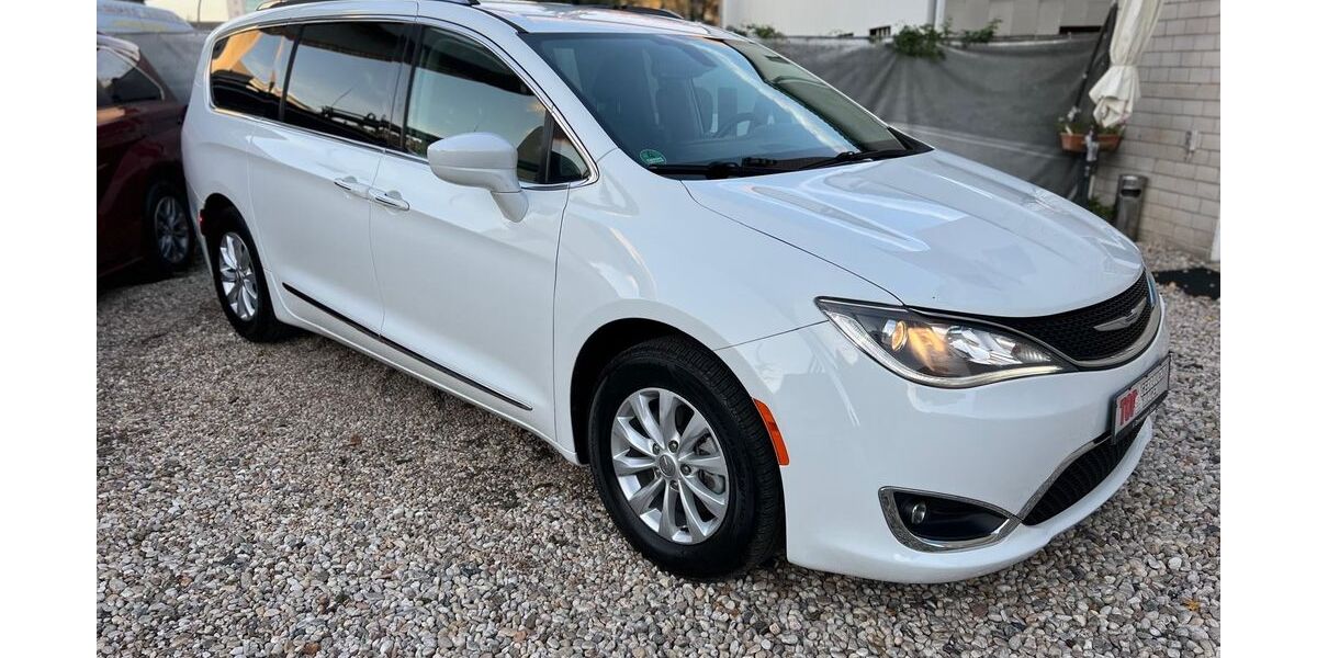 Chrysler Pacifica 69.000 km 24.999 € Berlin 13599