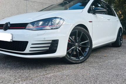 VW Golf 158.000 km 14.299 € Berlin 13507