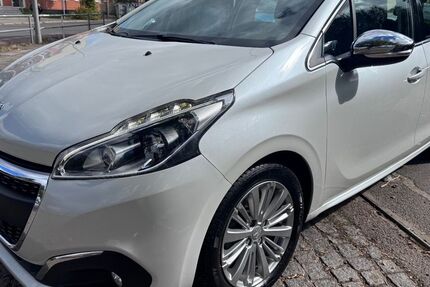 Peugeot 208 99.000 km 8.990 &euro; Berlin - Tempelhof 12107