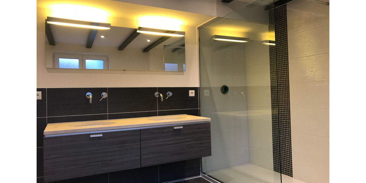 3 Zimmer-Galerie-Wohnung-WG-geeignet mit großer Dachterrasse zimmer