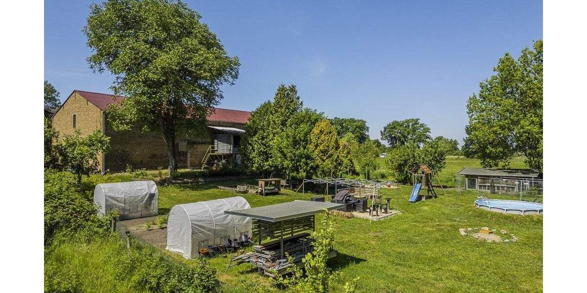 Vierseitenhof mit viel Grundstück in Potsdam 1 zimmer
