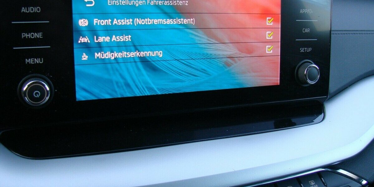 Skoda Octavia 2.0TDI Selection LED Tempomat Spurhalteass 56.838 km 26.980 &euro; Falkensee 14612