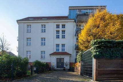 Fußläufig zur Altstadt: Helle Beletage-Wohnung mit zwei Balkons, Garten & Ausbaupotenzial 3 zimmer