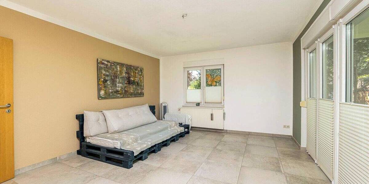 Viel Platz zum Leben - Haus mit Einliegerwohnung oder BüroPraxis im Schäferfeld Potsdam 8 zimmer