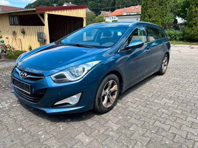 Hyundai i40 394.253 km 3.350 &euro; Berlin 13353