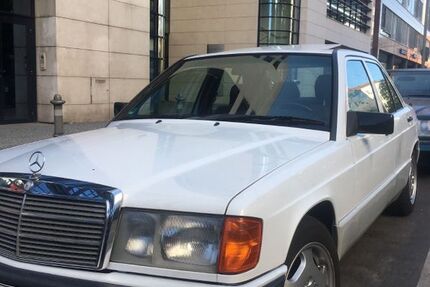 Mercedes-Benz 190 143.000 km 4.700 &euro; Berlin 14166