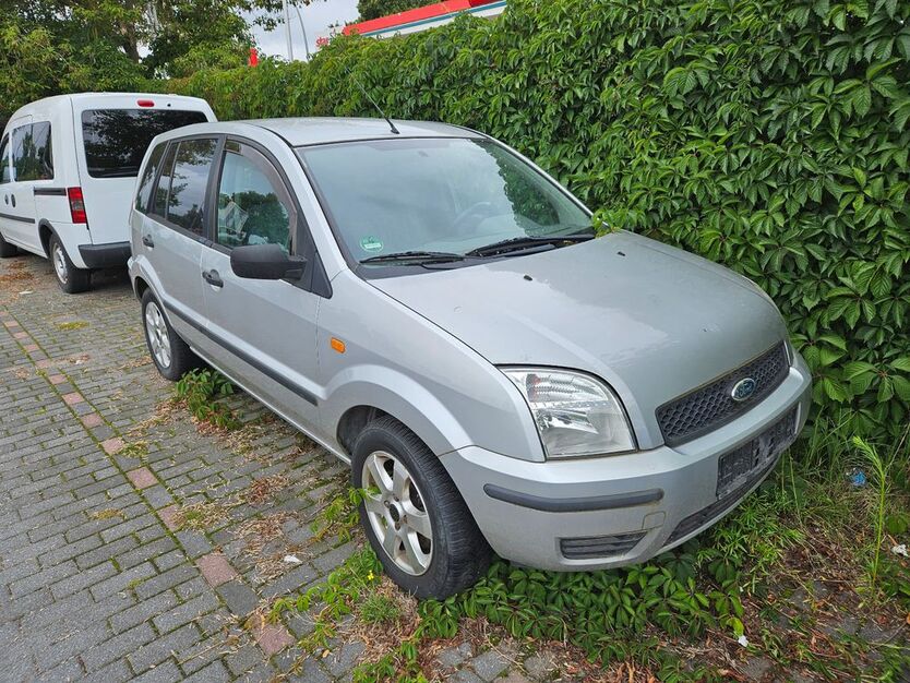 Ford Fusion 180.000 km 1.999 € Berlin 12439