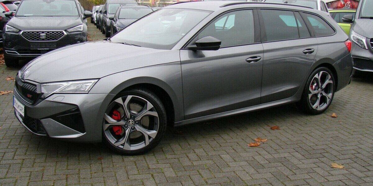 Skoda Octavia RS 2.0TSi AHK ACC LED Kamera 4.466 km 36.980 &euro; Falkensee 14612