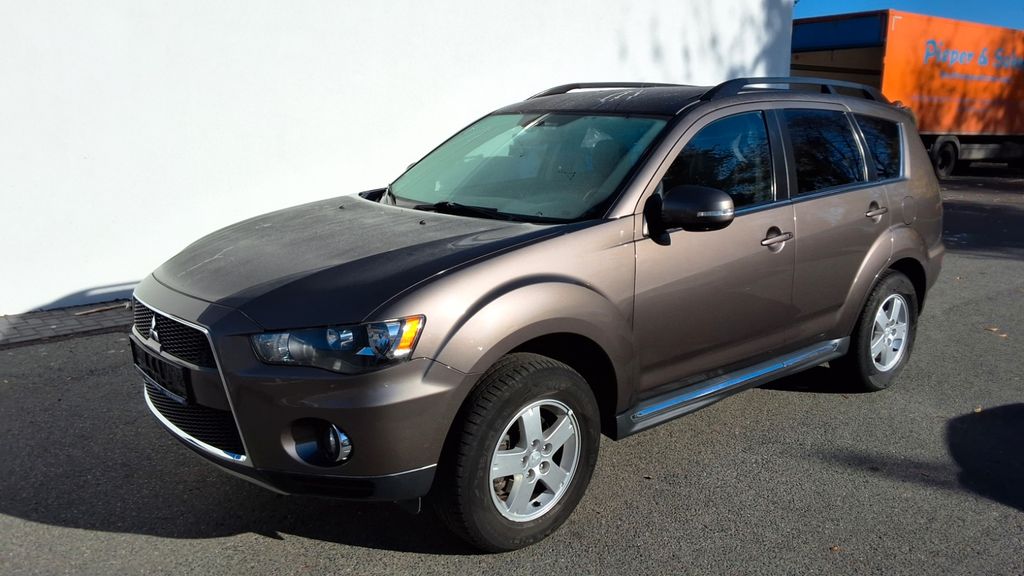 Mitsubishi Outlander 88.000 km 9.900 € Berlin 13599