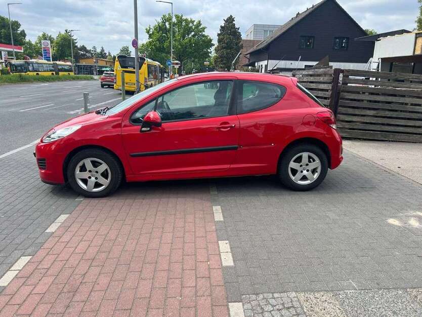 Peugeot 207 174.000 km 1.690 € Berlin 12349