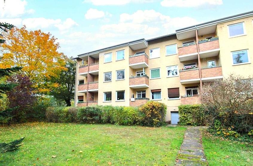 Schöne helle sanierte 2-Zimmerwohnung mit Balkon und Blick ins Grüne, Stellplatz inkl. in Nikolassee