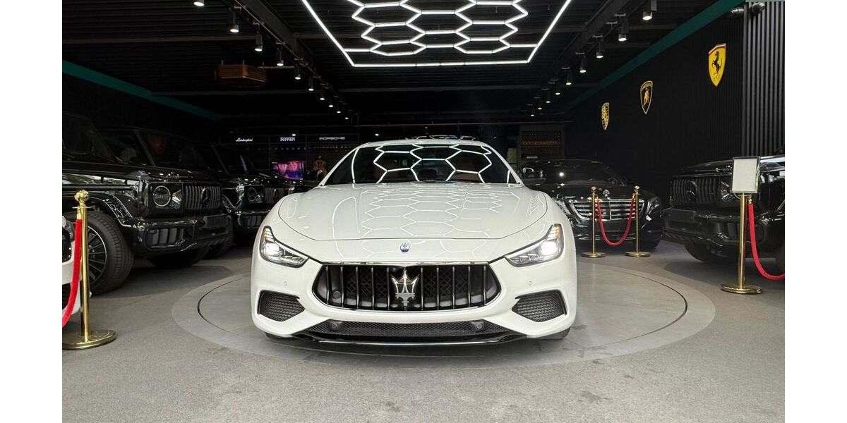 Maserati Ghibli 20.087 km 52.990 &euro; Berlin 12277
