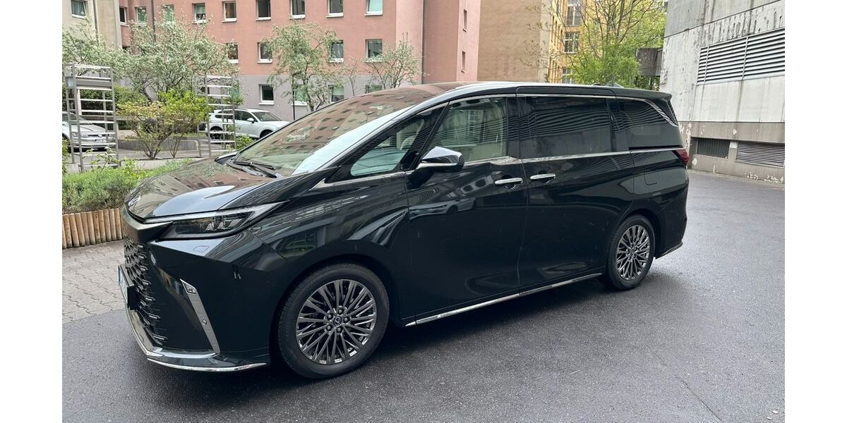 Lexus LM 25.500 km 91.150 &euro; Berlin 10963