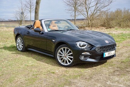 Fiat 124 Spider 15.000 km 22.950 &euro; Berlin 10178