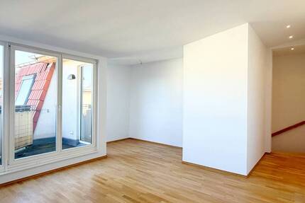 Dachgeschoss-Maisonette - hell, ruhig mit Balkon, Terrasse und Aufzug - Wohnung Berlin Prenzlauer Berg | Angebot:25366987
