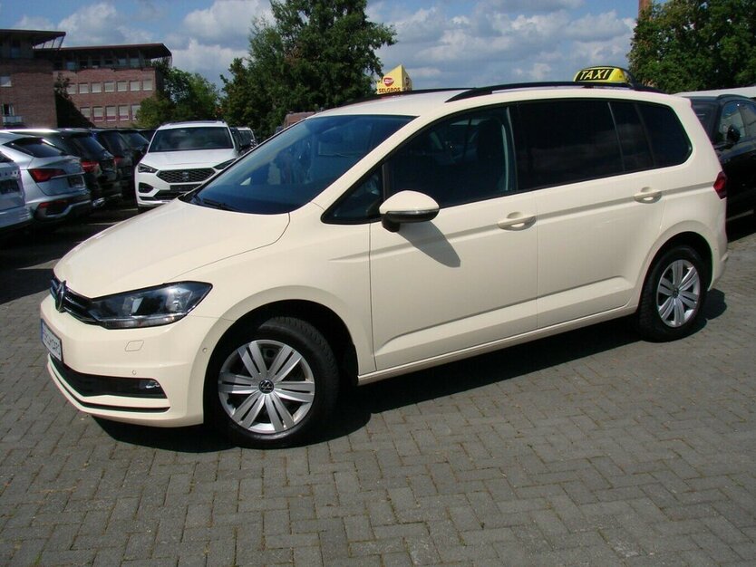 VW Touran 2.0TDI TAXI 7-Sitzer Leder Kamera AHK 89.165 km 27.980 € Falkensee 14612