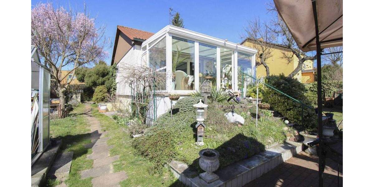 Familienfreundliches, bezugsfreies Einfamilienhaus mit großem Garten und beheiztem Wintergarten 4 zimmer