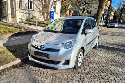 Toyota Verso-S 139.000 km 7.300 &euro; Berlin 12203