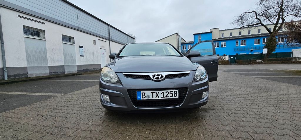 Hyundai i30 275.094 km 3.500 &euro; Berlin 12527